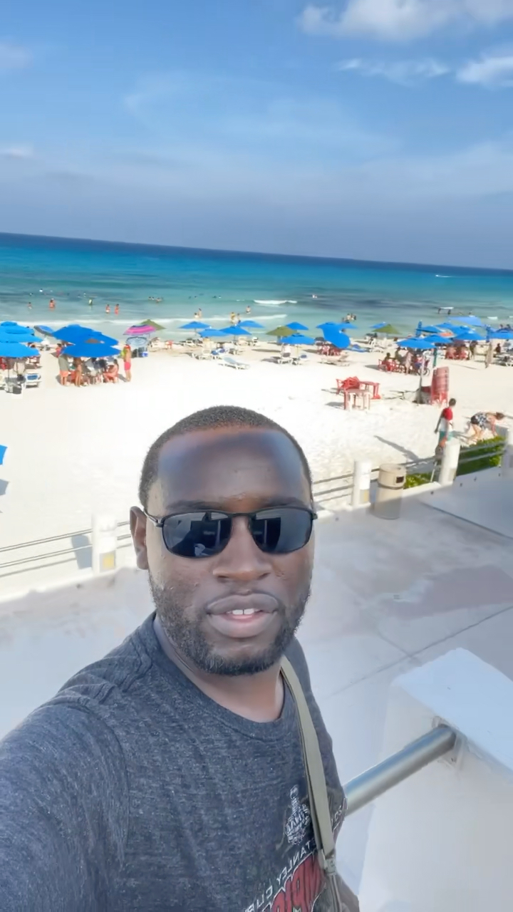 our Airbnb was beautiful right on the front of the beach 🏖️